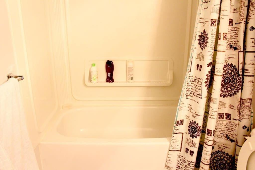 ויקטוריה Artistic Apartment Near Downtown מראה חיצוני תמונה