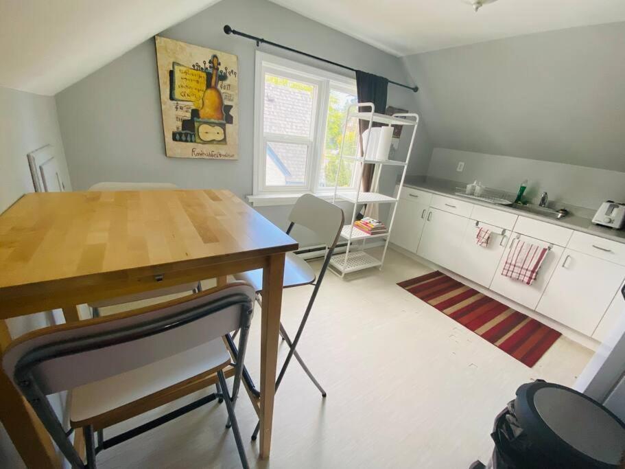 ויקטוריה Artistic Apartment Near Downtown מראה חיצוני תמונה