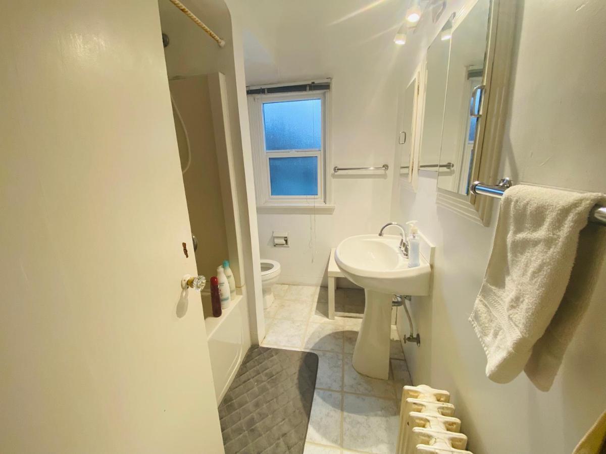 ויקטוריה Artistic Apartment Near Downtown מראה חיצוני תמונה