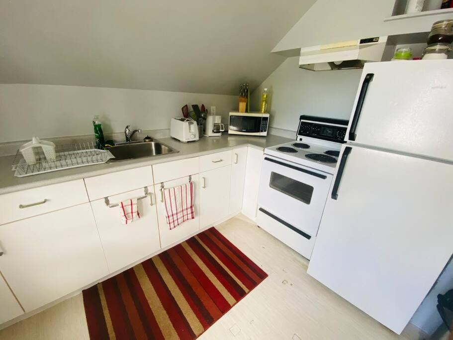 ויקטוריה Artistic Apartment Near Downtown מראה חיצוני תמונה