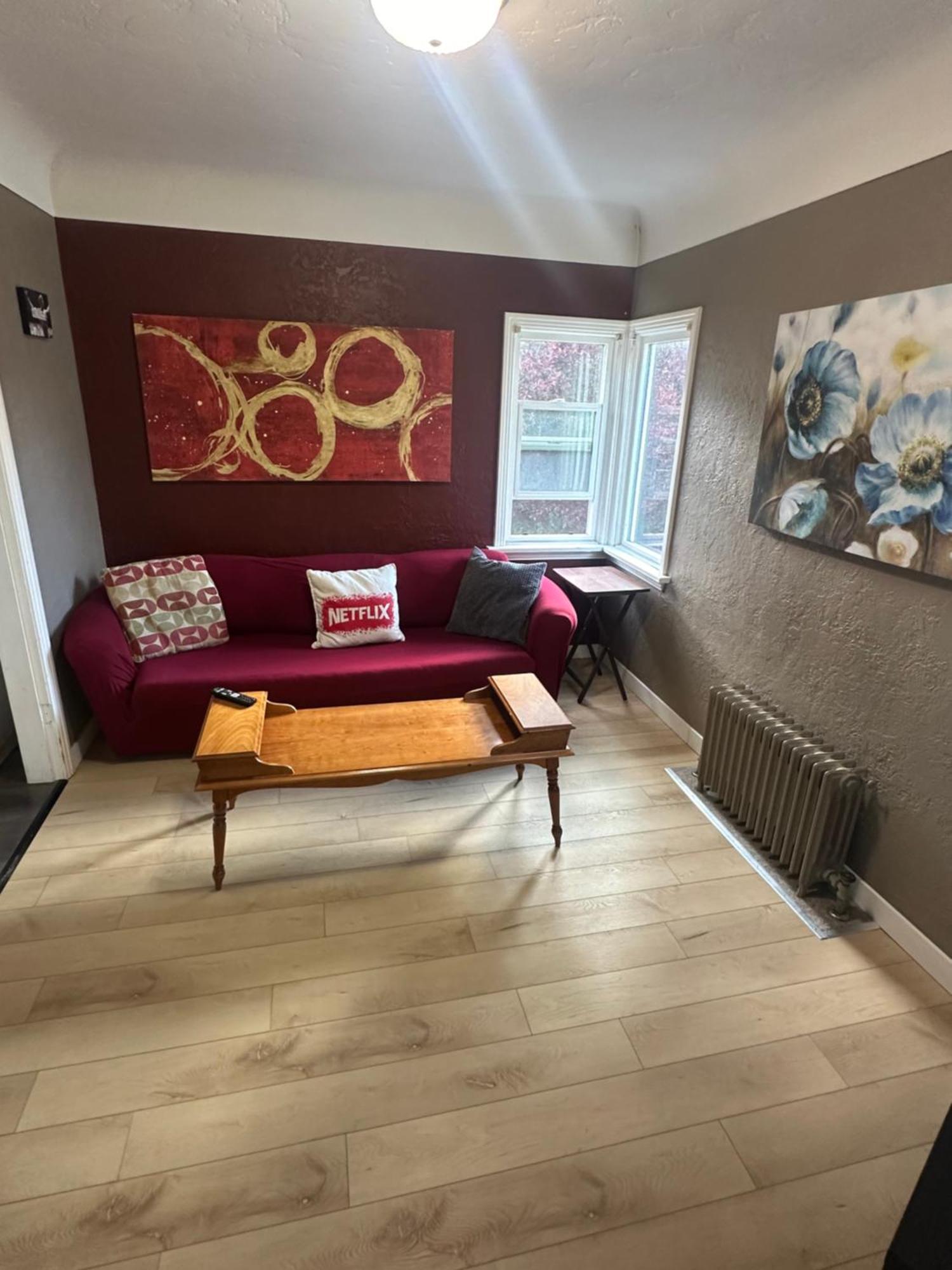 ויקטוריה Artistic Apartment Near Downtown מראה חיצוני תמונה